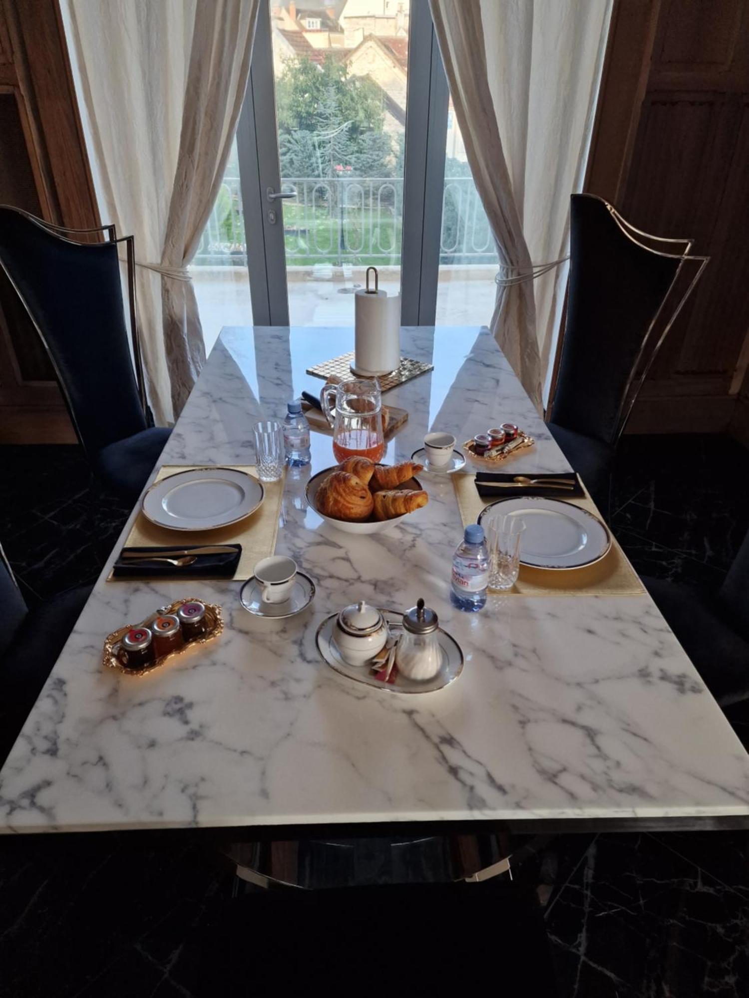 Les Etoiles Bed & Breakfast Tonnerre Ngoại thất bức ảnh